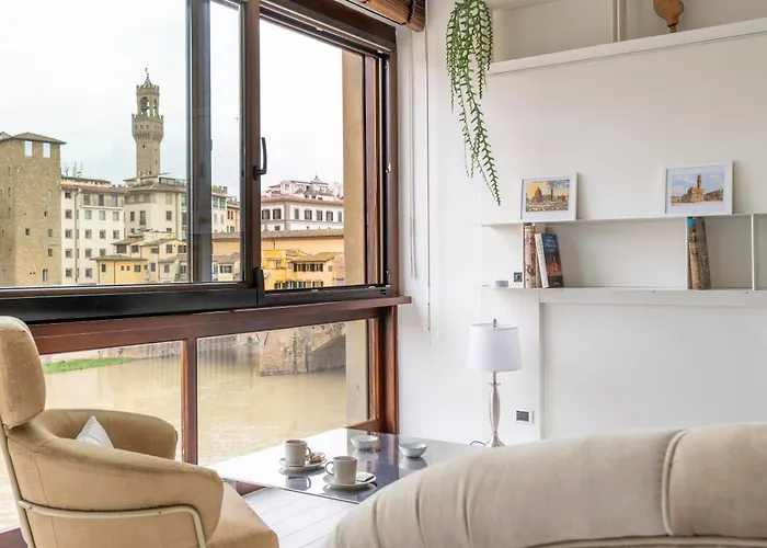 Ponte Vecchio Vista -floating On The Arno- Floransa